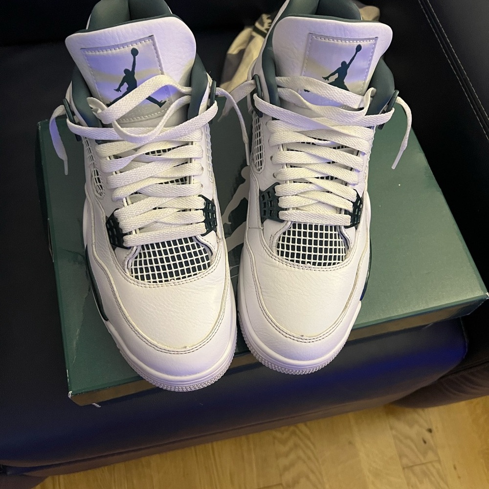 Jordan 4s